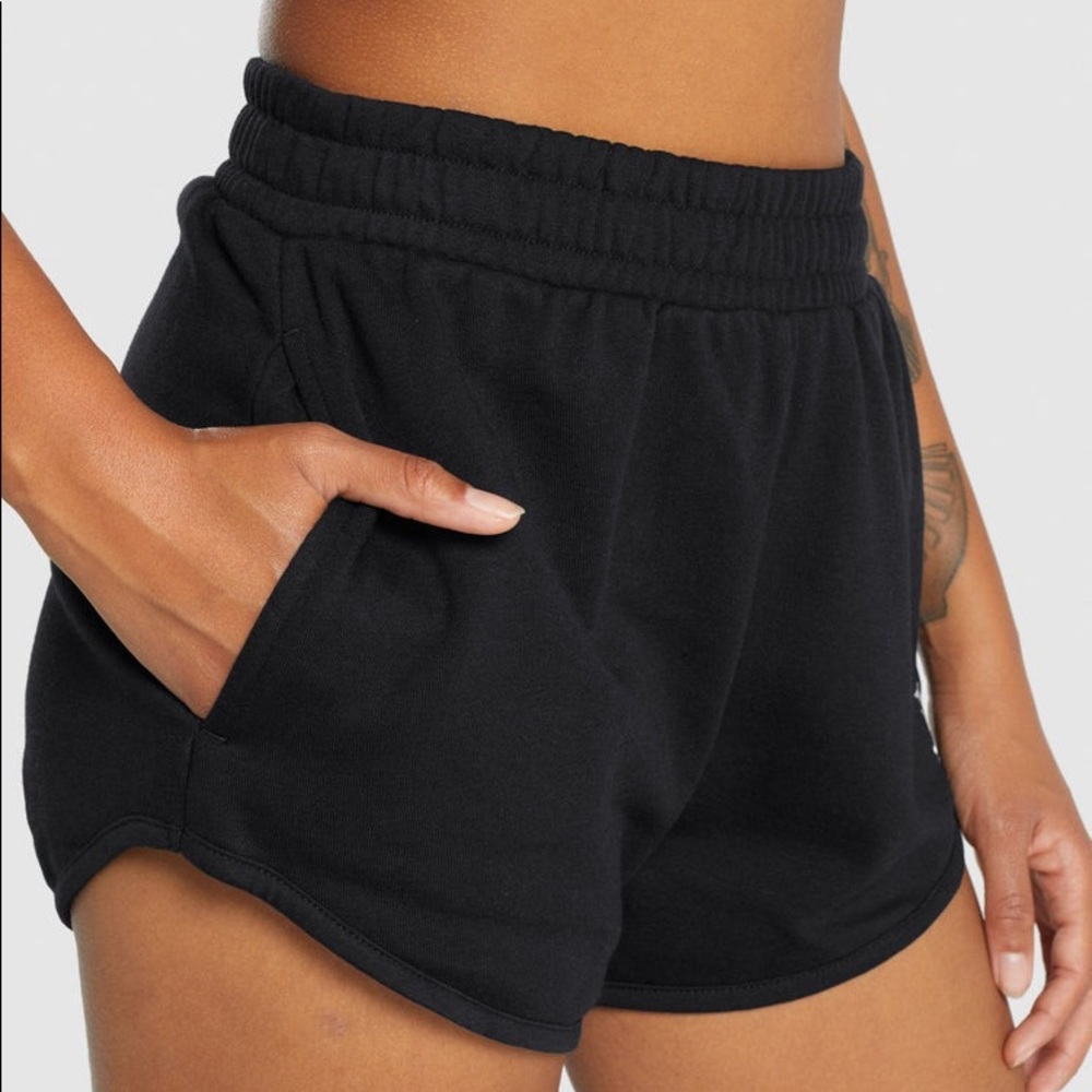 Gym shark “ throw on shorts “ - Picture 6 of 7